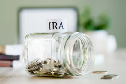 Pros and Cons of Gold IRAs vs Traditional IRAs